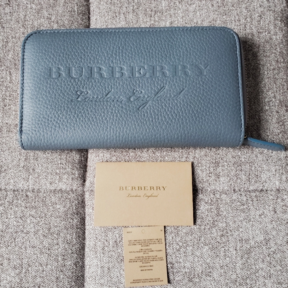 Gorgeous Burberry Nolan Dusty Teal Blue Textured Leather Wallet